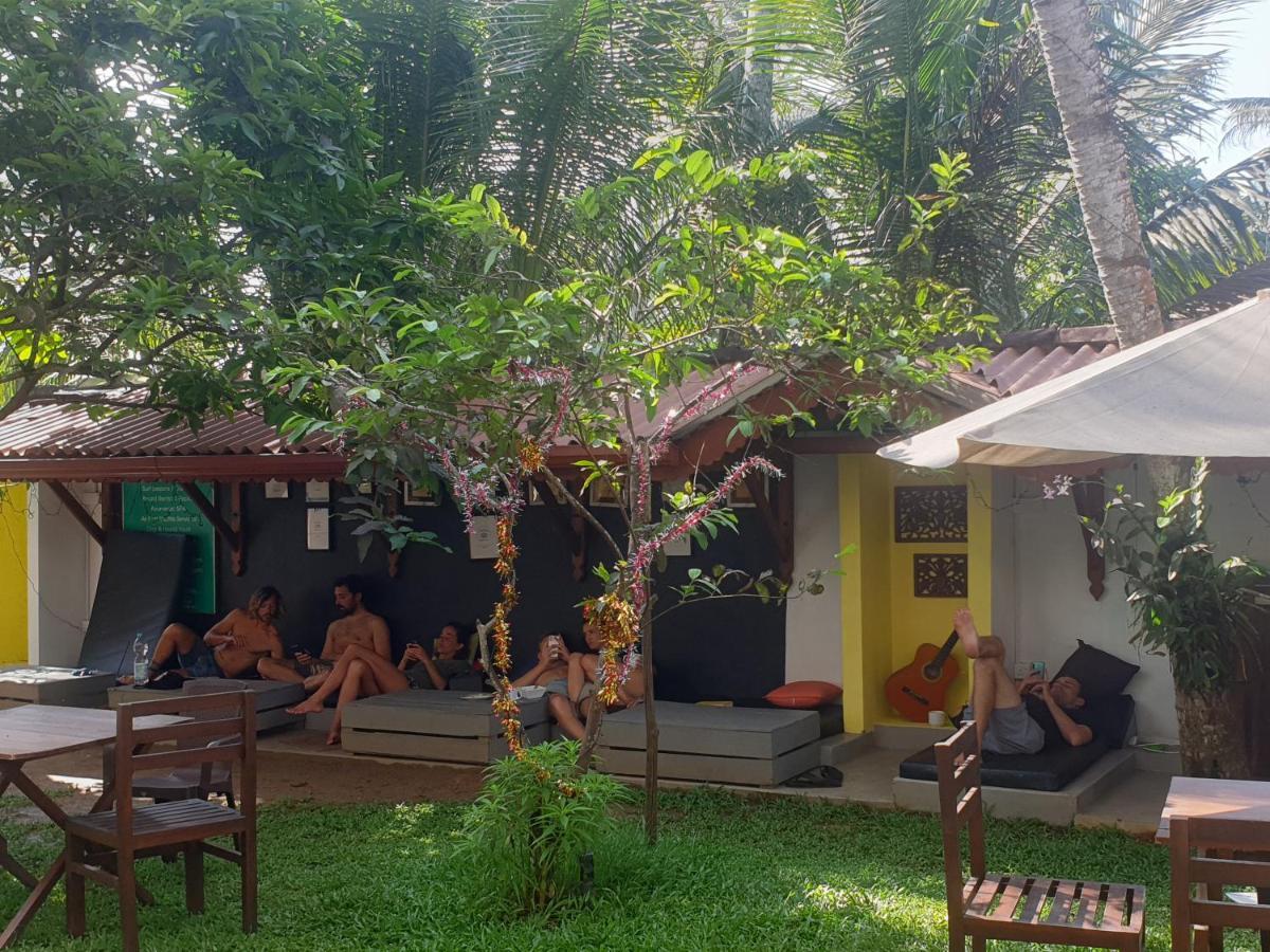 Plantation Surf Inn & Restaurant - Midigama East Exterior foto