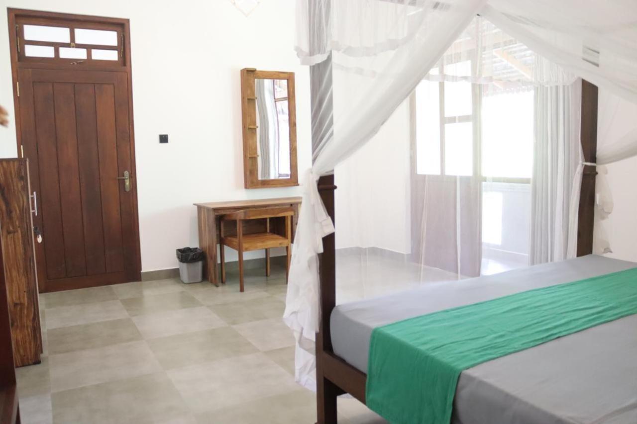 Plantation Surf Inn & Restaurant - Midigama East Habitación foto