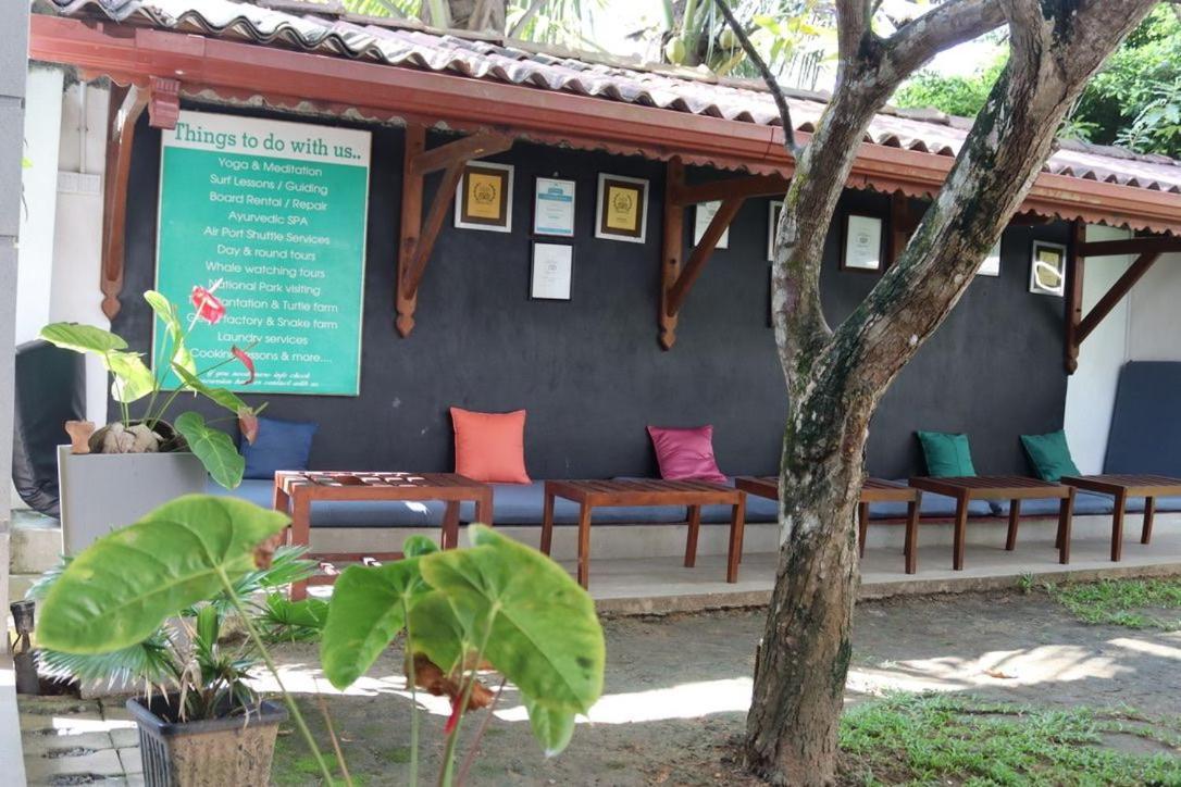Plantation Surf Inn & Restaurant - Midigama East Exterior foto